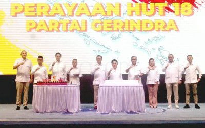 Rayakan HUT ke-18 Partai Gerindra Bagikan Santunan dan Sembako