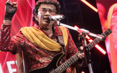 Rhoma Irama Donasi 100 Juta Bantu Artis Ikke Nurjanah &amp; Izinkan Lagunya Dinyanyikan