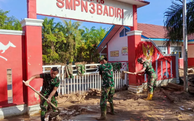 Pulihkan Pendidikan Sumatera, TNI Bersihkan Sekolah di Tapanuli Tengah