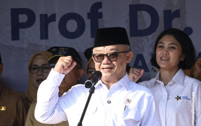 Mendikdasmen: PP Tunas Bukan Melarang, tapi Membatasi Penggunaan HP di Sekolah