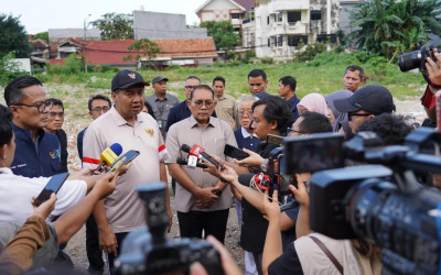 Realisasi Arahan Presiden Prabowo, Menteri PKP Tinjau Lahan untuk Hunian Warga di Senen