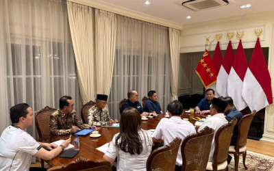 Gercep! Presiden Prabowo Minta Sejumlah K/L Bangun Hunian Layak Warga di Pinggiran Rel Kereta Api