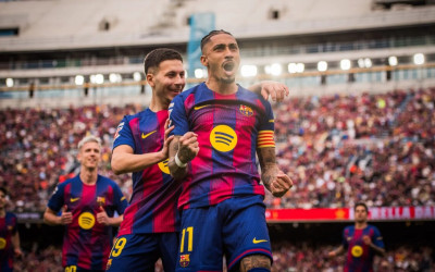 Raphinha Hattrick, Barcelona Gilas Sevilla 5-2