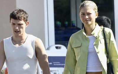 Tom Holland &amp; Zendaya Disebut Sudah Menikah, Stylist Ungkap di Karpet Merah SAG Awards 2026