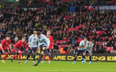 Inggris Gagal Menang, Penalti Injury Time Selamatkan Uruguay