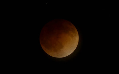 Ngabuburit dan Buka Puasa Ditemani Blood Moon! Fase Total Muncul Usai Magrib