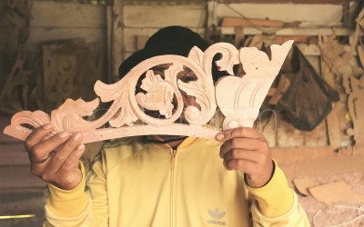 Kerajinan Relief Kaligrafi Kayu di Padang