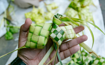 Pedagang Ketupat di Pasar Kranggan Yogyakarta