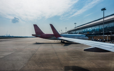 Kuwait International Airport Diserang Drone: Kerusakan Parah!