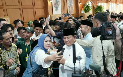 Momen Kemeriahan Warga Bertemu Langsung Presiden Prabowo di Istana saat Open House