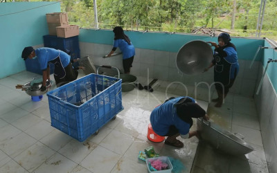 Kerja di Dapur MBG, Penyandang Disabilitas Ini Bisa Beli Motor