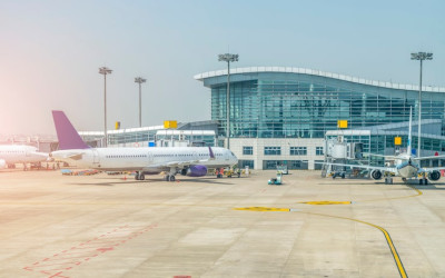 Sempat Tertahan di Bandara Abu Dhabi, 23 WNI Berhasil Dievakuasi ke Lokasi Aman!