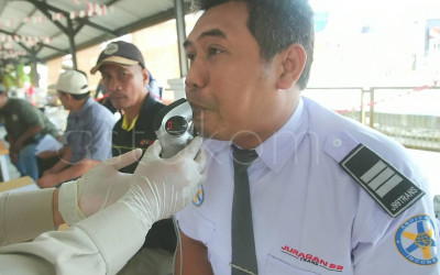 Pemerikasaan Kesehatan Sopir Bus di Terminal Arjosari