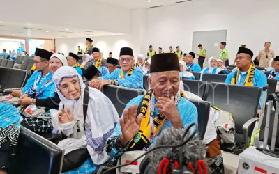 Seskab: Presiden Prabowo Ingin Pastikan Layanan Jamaah Haji dari Indonesia hingga Tiba di Arab Saudi