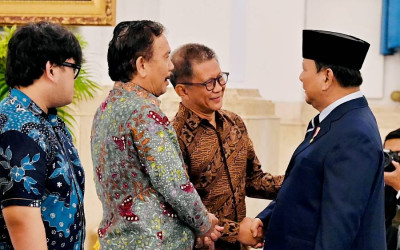 Rocky Gerung Spill Obrolan Bareng Presiden Prabowo dan Seskab Teddy