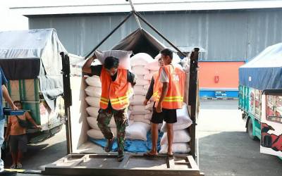 Stok Melimpah, Pemerintah Gaspol Salurkan 30 Kg Beras Gratis ke 33,4 Juta Warga