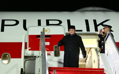 Dari Rusia Presiden Prabowo Tiba di Prancis, Macron Menyambut di Istana Élysée Paris