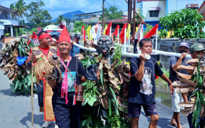 Ritual Adat Nabo Panyugu Dayak Kanayatn