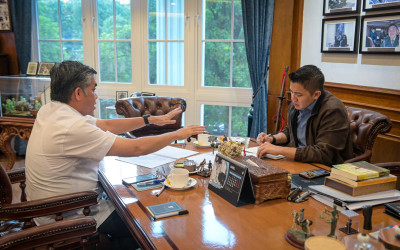 Weekend Tetap Produktif, Seskab Teddy dan Menaker Yassierli Bahas Program Magang Nasional