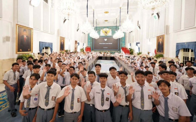 Giliran SMAN 84 Jakarta Kunjungi Istana dalam Program "Istana untuk Anak Sekolah"