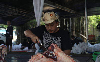 Manifestasi Keteladanan Ketum Prabowo Subianto, DPP Gerindra Potong dan Berbagi Hewan Kurban ke Masyarakat