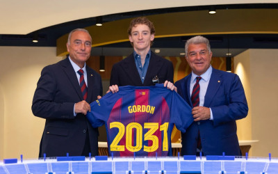 Anthony Gordon Resmi Berkostum Barcelona, Kontrak hingga 2031