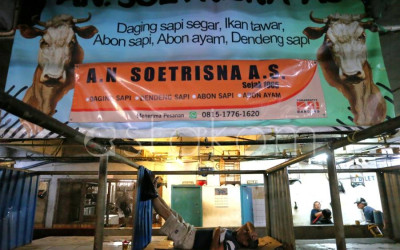 Pedagang Daging Pasar Kosambi Mogok Jualan