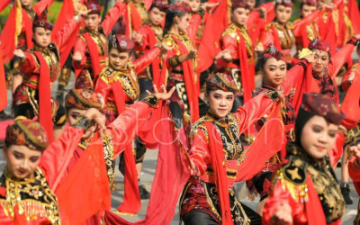 733 Pelajar Membawakan Tari Remo
