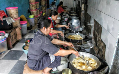 Perajin Keripik Tempe Rumahan