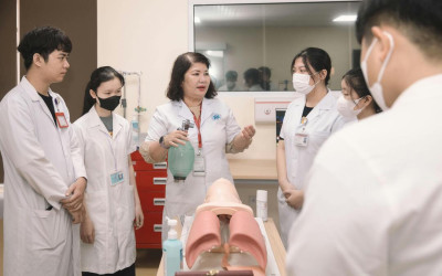 Dokter Pendidik Klinis Punya Aturan Karier Baru, Kemdiktisaintek Leveling Up Statusnya!