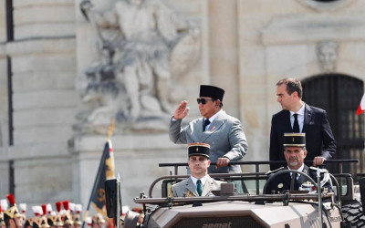 Vibes Megah Presiden Prabowo Dikawal 146 Pasukan Berkuda Tiba di Istana Élysée buat Temui Presiden Macron
