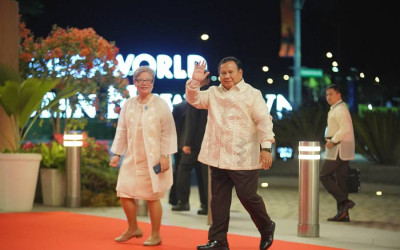Presiden Prabowo Tampil Ikonik dengan Barong Motif Batik di Gala Dinner KTT ASEAN