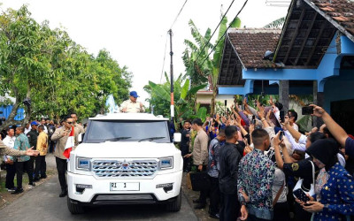Biar Bisa Stand In Sapa Rakyat! Presiden Prabowo Minta Pindad Bikin Mobil Khusus Berbahan Kaca