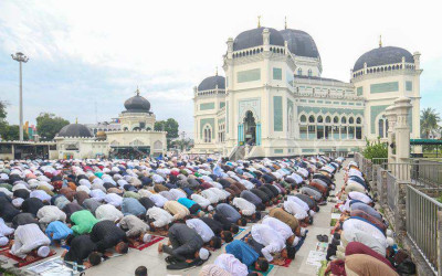 Salat Iduladha di Masjid Raya Al Mashun Medan