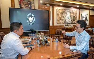 Bahas Penguatan Sistem Kesehatan, Seskab Terima Kedatangan Bos Jaringan Rumah Sakit EMC dan JEC
