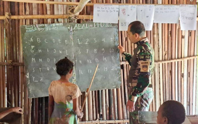 TNI Hadir Melalui Program Papua Pintar