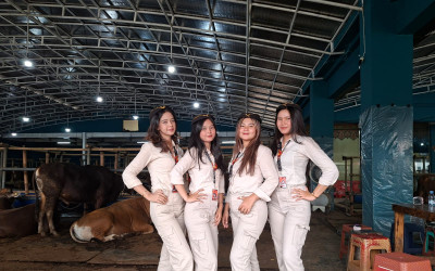 Mall Hewan Kurban di Depok Ini Pakai Outfit Pramugari Timur Tengah, Ini Alasannya
