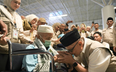 Menhaj Lepas Kloter Perdana Jemaah Haji Indonesia yang Kembali ke Tanah Air Pekan ini