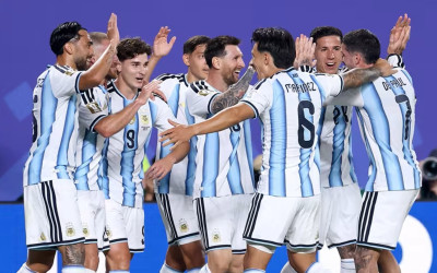 Misi Pertahankan Gelar Dimulai: Hattrick Lionel Messi Benamkan Aljazair