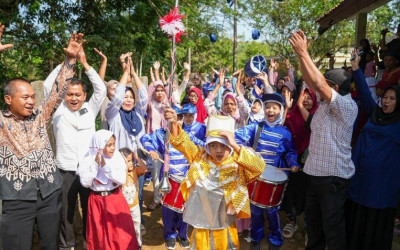 Viral Pakai Barang Bekas: Kreativitas Murid SDN Tegallega Sukabumi Diapresiasi Hadiah dari Presiden Prabowo