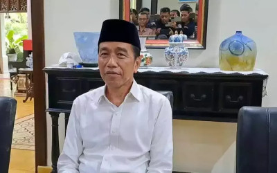 PSI Spill Bakal Sematkan Jaket ke Jokowi Sebagai Ketua Dewan Pembina