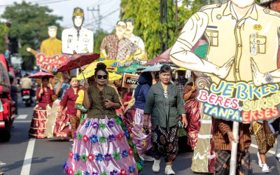 Kirab Bhinneka Gandekan di Solo