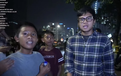 Lagi Demo Tolak MBG Malah Kena Spill Realita, Momen YouTuber Bikin Mahasiswa Kicep Depan Bocil Penerima Manfaat