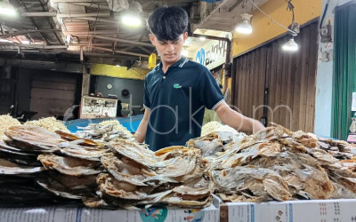Pedagang Ikan Asin di Pasar Parung