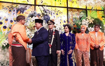 Momen Presiden Prabowo Kondangan ke Nikahan Anak Ketua KPK, Vibes-nya Hangat Banget!