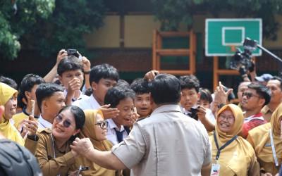 Presiden Prabowo Kunjungi SMP 111 Palmerah