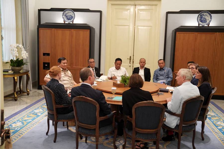 Seskab Teddy Ungkap Pembahasan Presiden Prabowo dengan Profesor Imperial College London di Istana