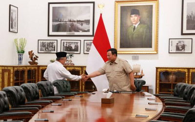 Presiden Prabowo Beri Tugas Mendikdasmen Bentuk Tim Evaluasi, Update Buku Ajar Sekolah!