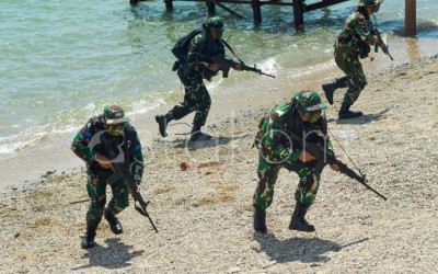 Simulasi Pendaratan Taktis Marinir TNI AL