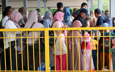 Wisatawan Padati Pelabuhan Ulee Lheue